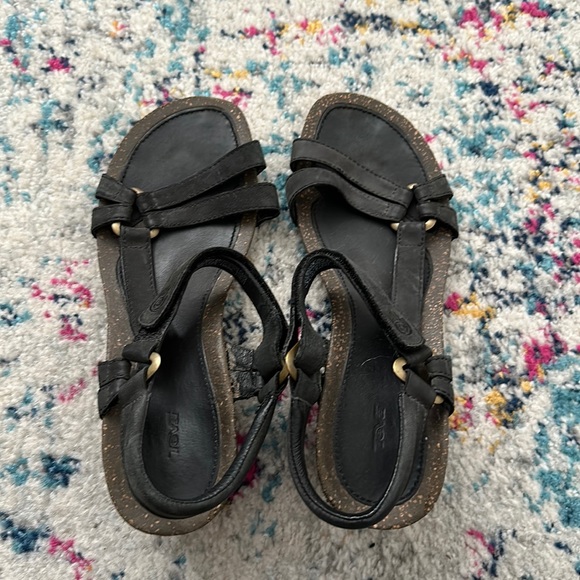 teva womens sandals size 5